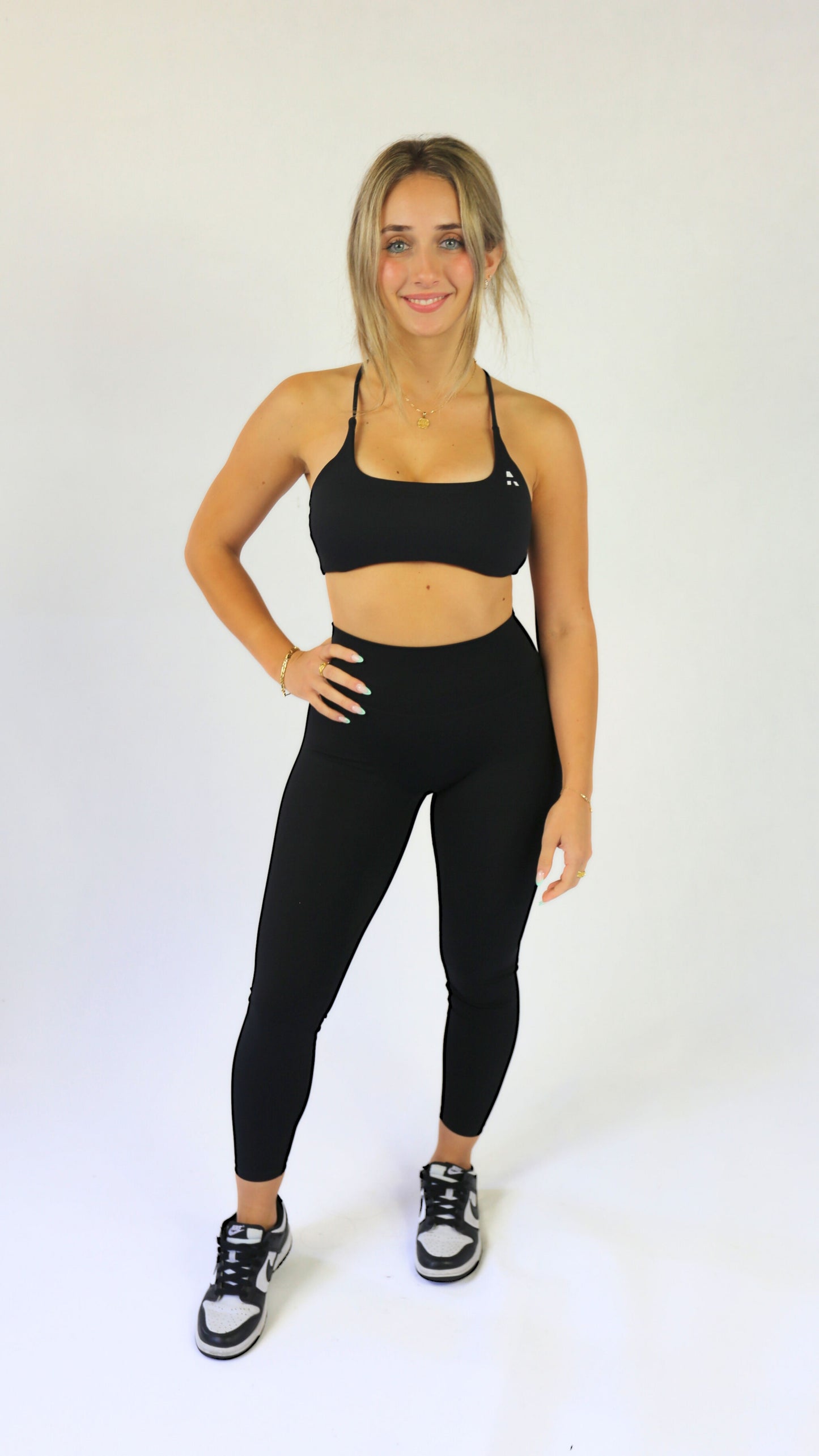 LIMITLESS LEGGINGS (SHORTY) - OBSIDIAN