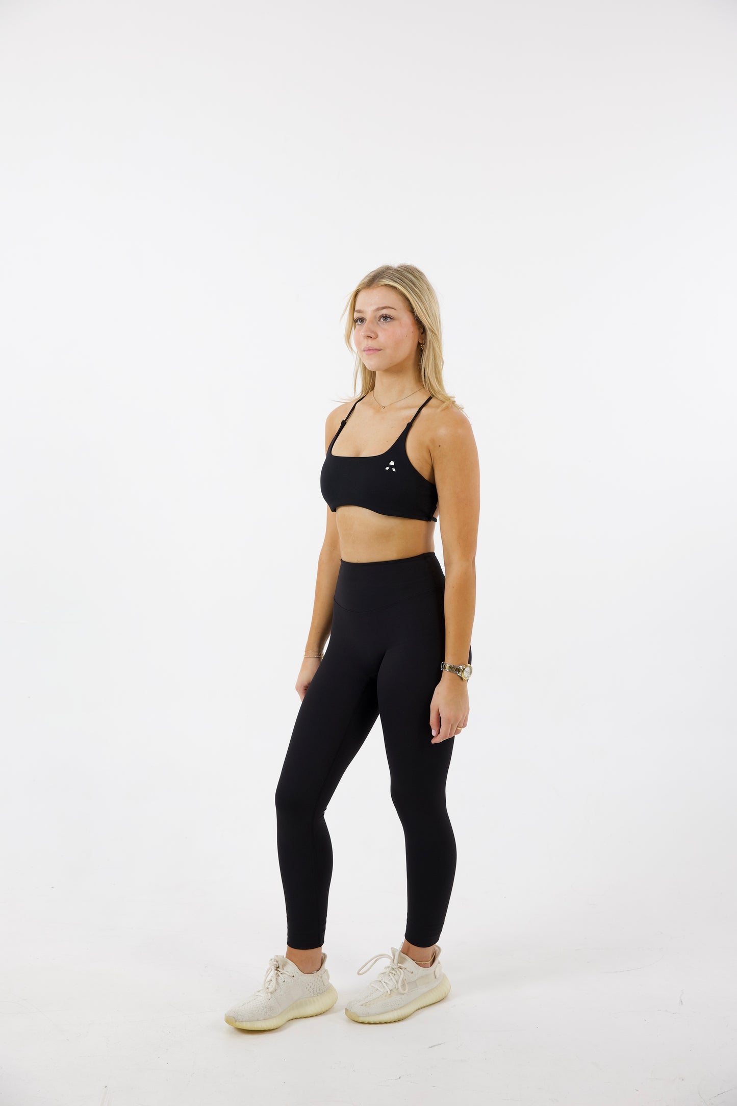 A low-impact sports bra offers light support, ideal for activities like walking, yoga, or light stretching. It provides comfort and freedom of movement while keeping you supported without excess compression.
