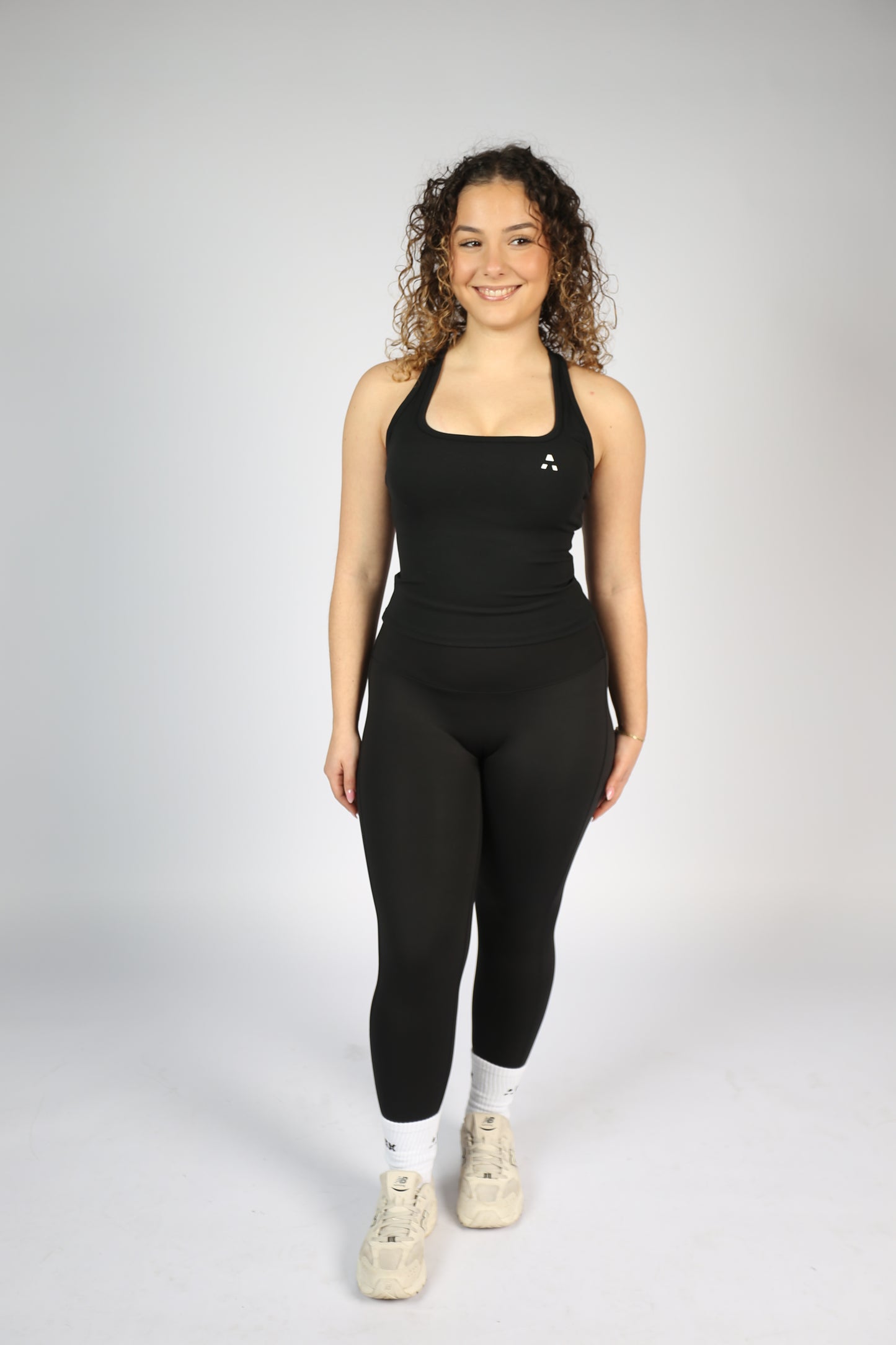 LIMITLESS LEGGINGS (SHORTY) - OBSIDIAN