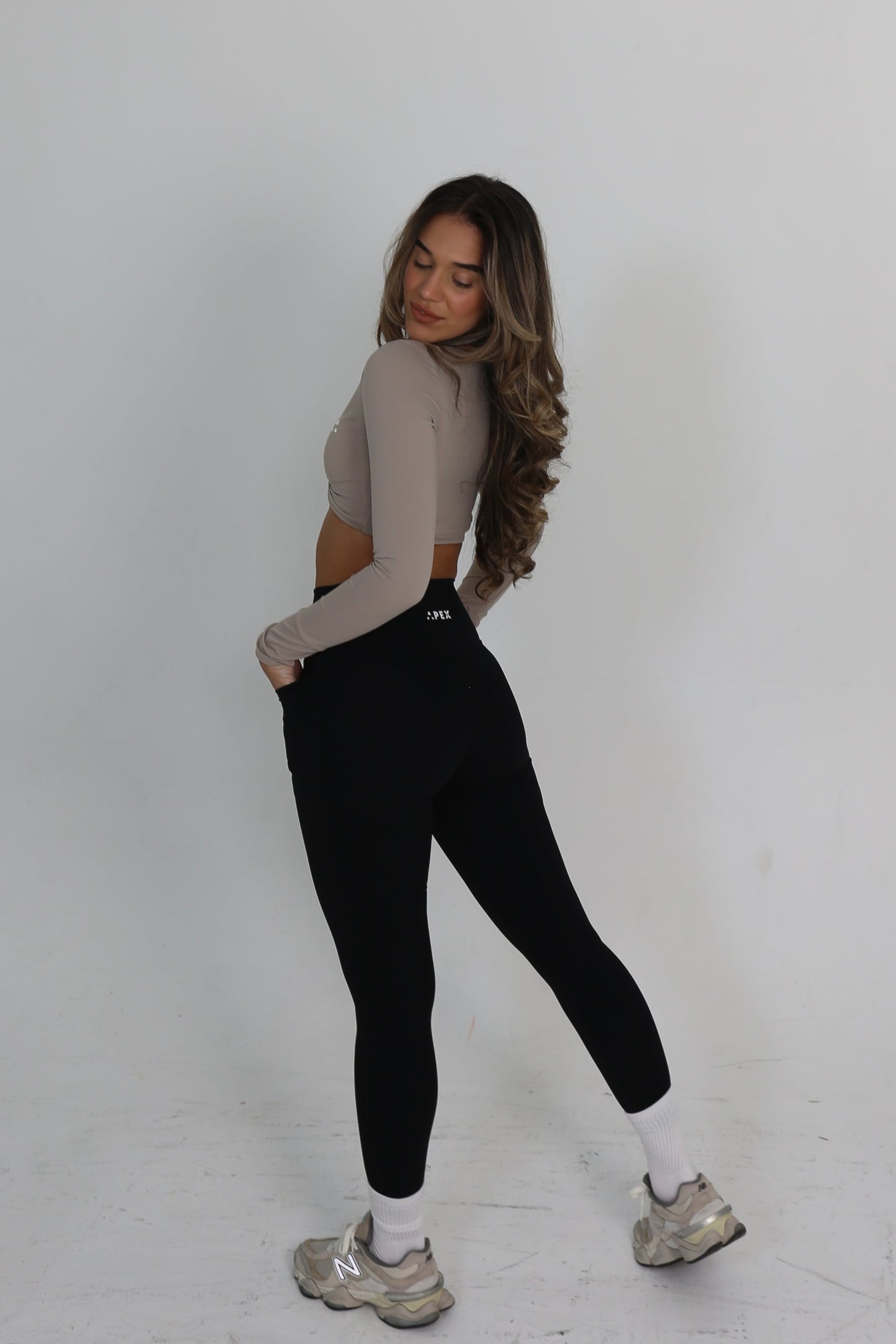 LIMITLESS LEGGINGS (POCKETS) - OBSIDIAN
