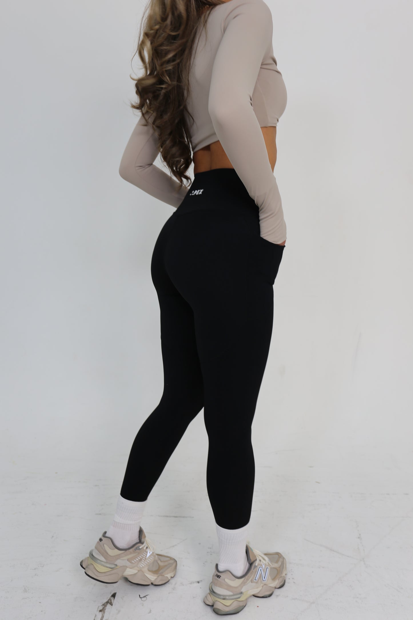 LIMITLESS LEGGINGS (POCKETS) - OBSIDIAN